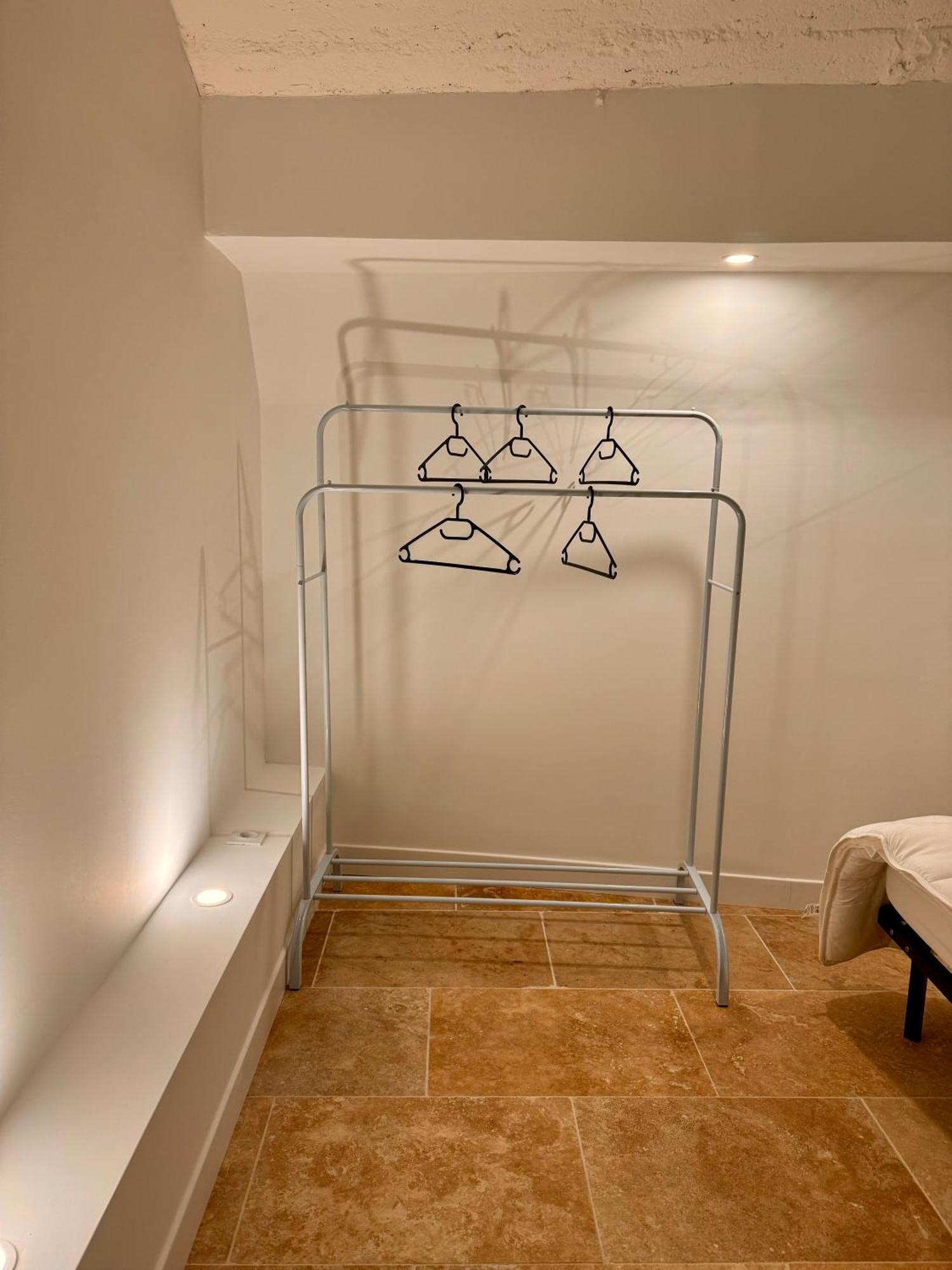 Apartament Place De Parking Au Pied Du Logement - Spacieux Et Atypique Orlean Zewnętrze zdjęcie